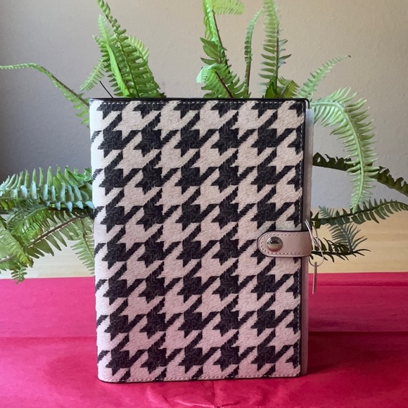 ๐ COACH NOTEBOOK WITH HOUNDSTOOTH PRINT ๐ NWT ๐ - Picture 3 of 15